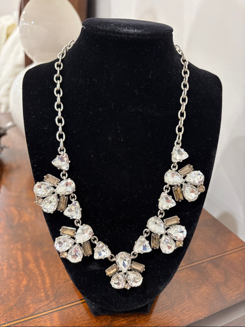 Stella & Dot statement crystal necklace
